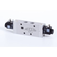 5/3-as elektromos vezérlésű szelep, középállásban zárt - G3/8 